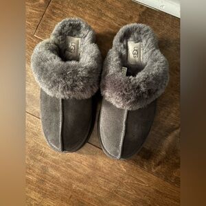 UGG Women's Charcoal Sheepskin Slippers, Size 6